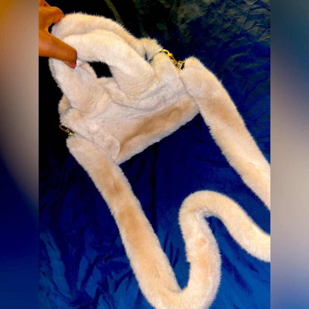 Non brand tan fuax fur fashionable mini purse, can be held or worn sideways.